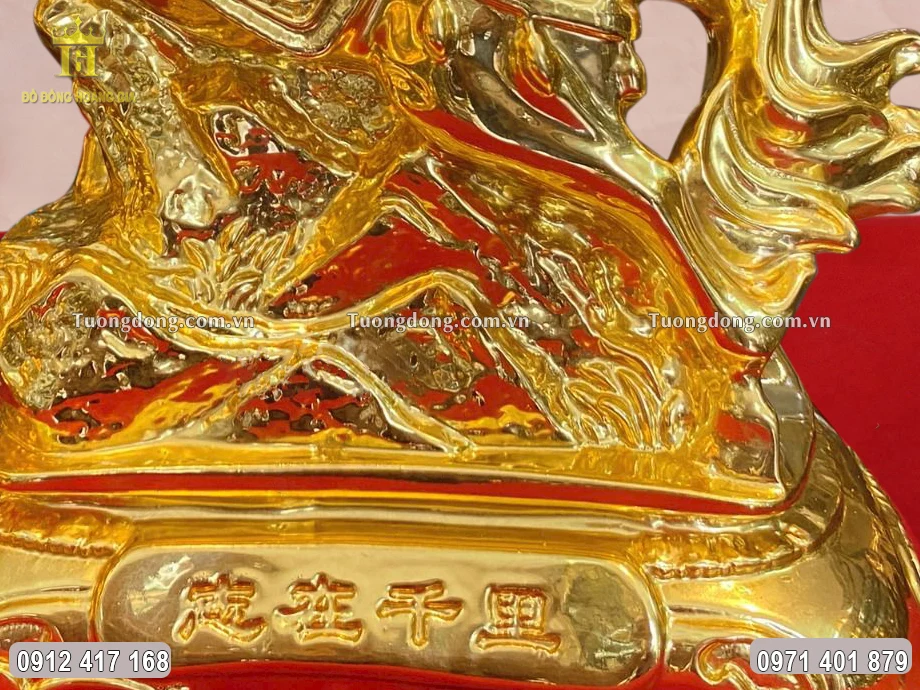 Phần chân đế được đúc chắc chắn